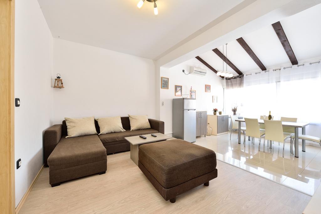 Apartments Nika & Karla 比比涅 外观 照片
